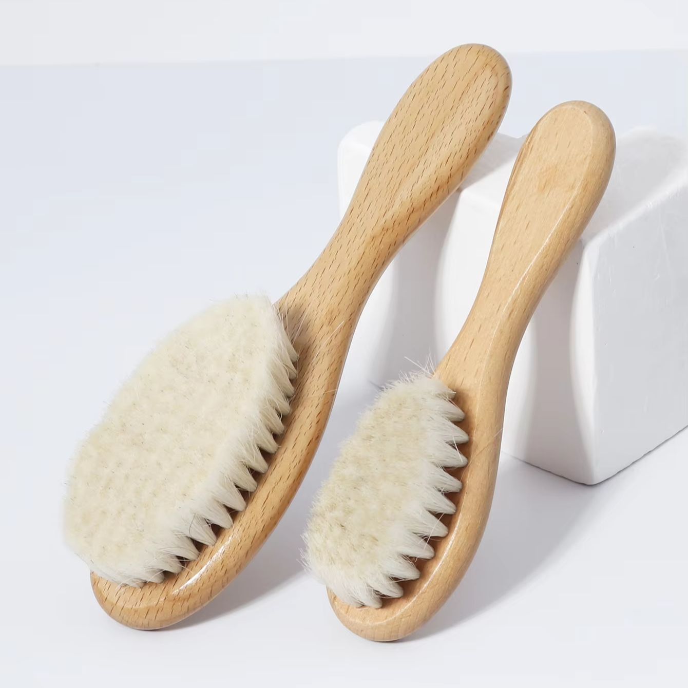 Hair Care Essential - Holzbürste mit Ultra-Weichen Ziegenhaaren und Griff,